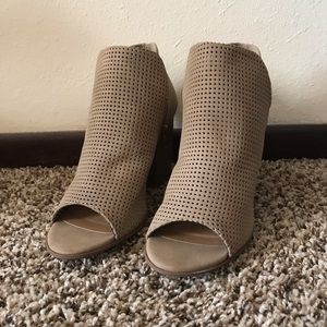 BRAND NEW NEVER WORN Peep toe heeled booties